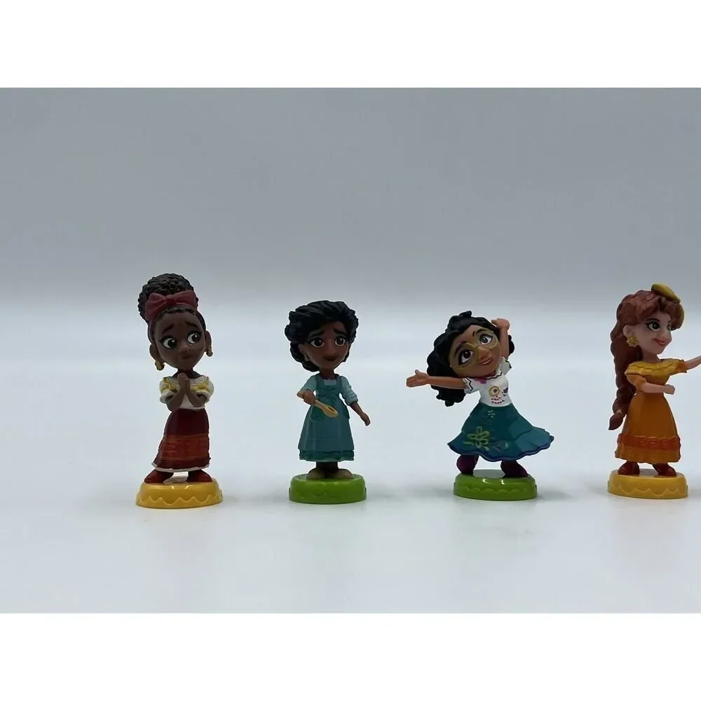 DISNEY ENCANTO MADRIGAL FAMILY 24 Days Of SURPRISES 6 FIGURES